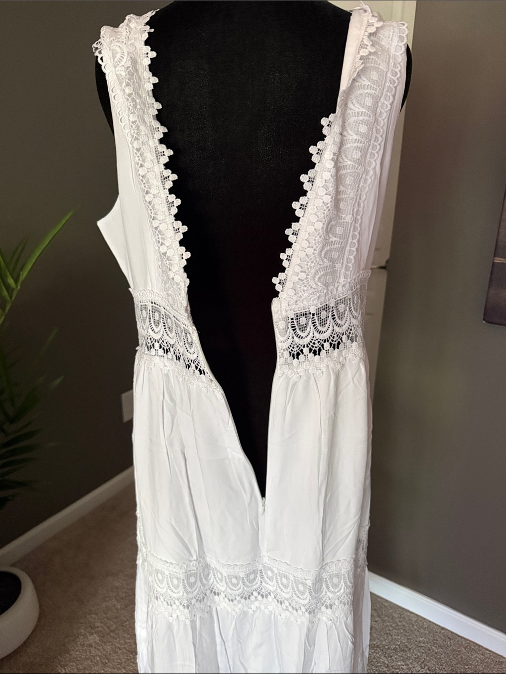 White Lace V-Neck Maxi Dress - never worn - Picture 4 of 5